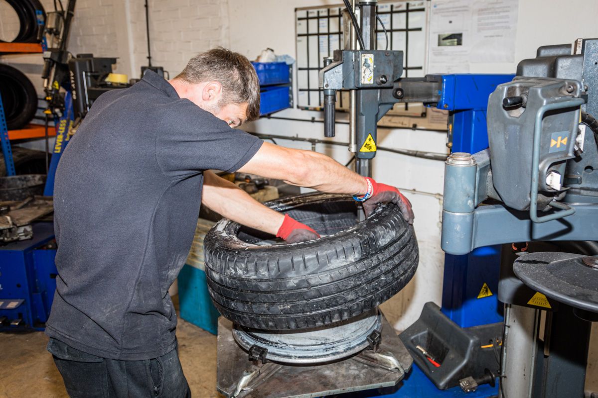 Tyre removal Tyre removal