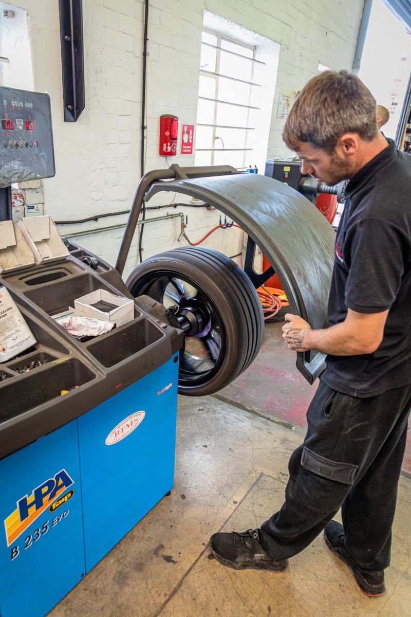 Tyre fit & balance Tyre fit & balance